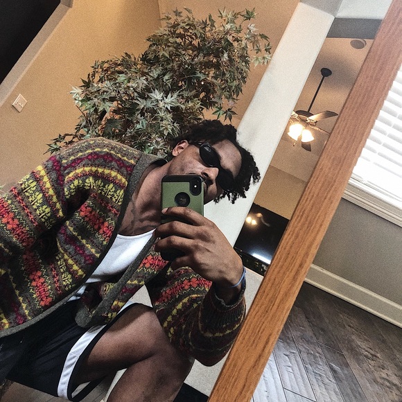 Women’s & Men’s aunthinic inexpensive clothing! - Picture 2 of 7